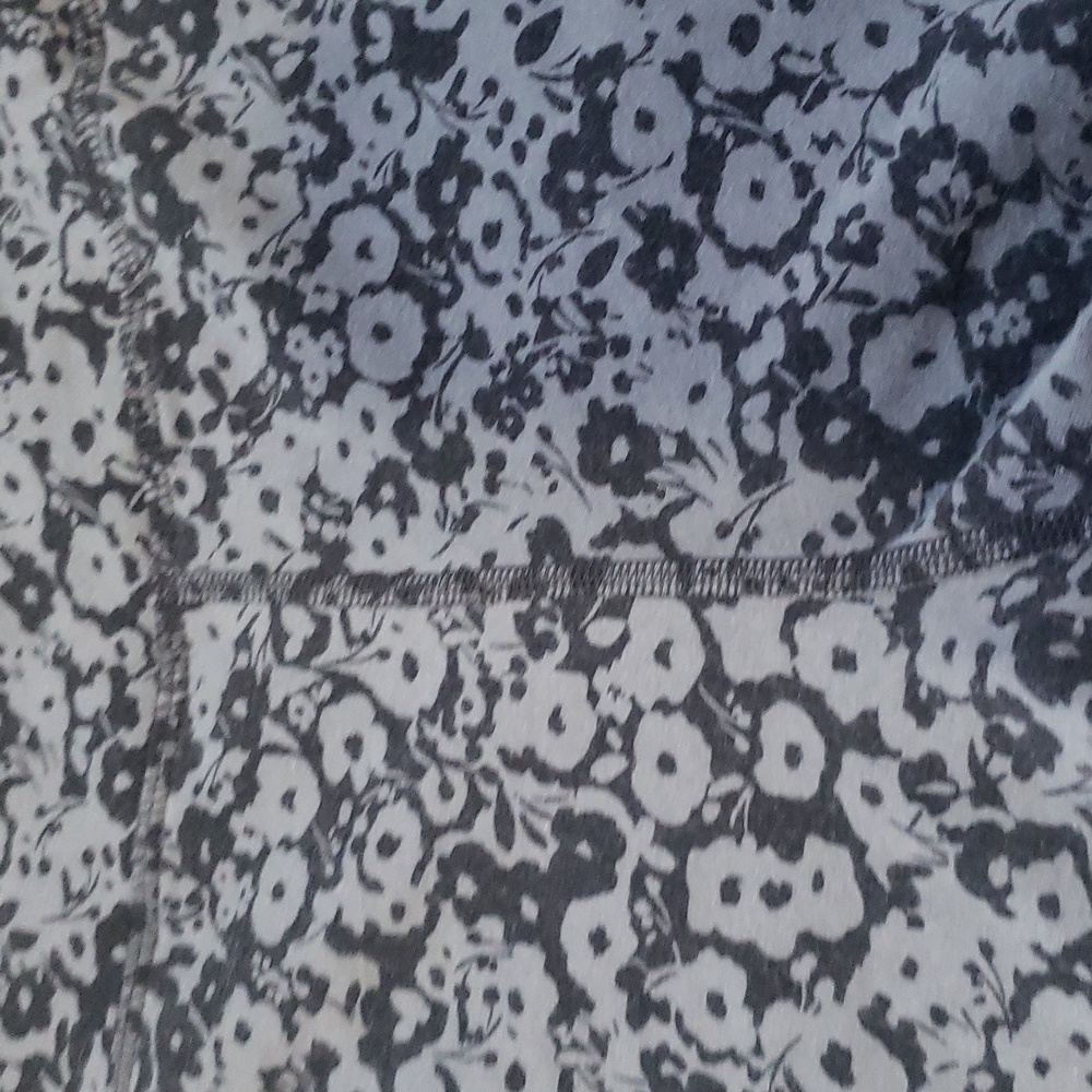 Xersion stretchy floral black colored leggings - Picture 10 of 14